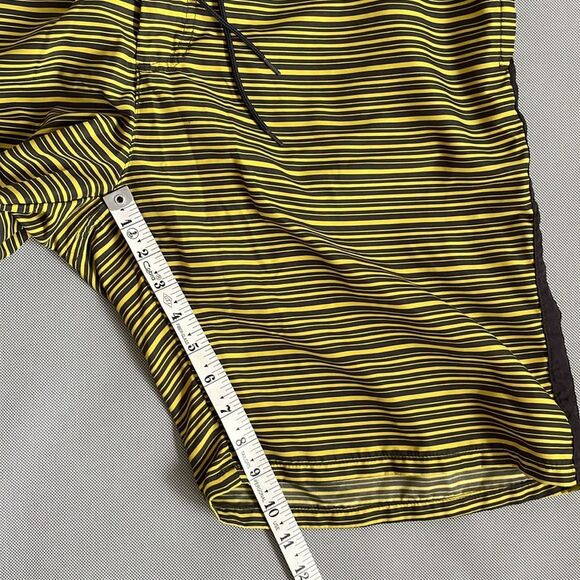 VICTORINOX Gray Yellow Striped Swim Board Shorts Men’s Size XL - Picture 10 of 12